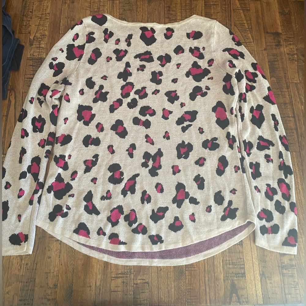 Chico’s pink leopard print sweater - Picture 4 of 6